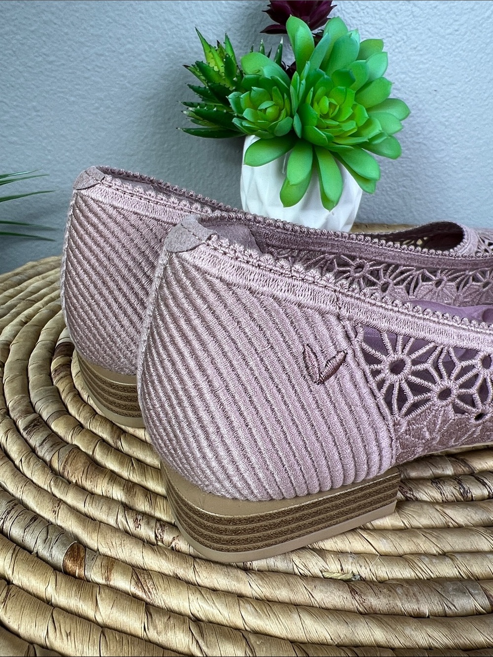 Vivaia Maelyn Mauve Lace Pointed Toe Flats with Cushioned Insole - Picture 6 of 12